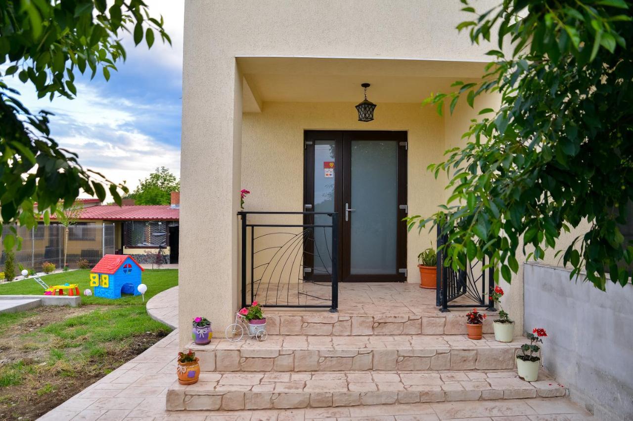 Casa Avram Villa Ramnicu Valcea Exterior photo