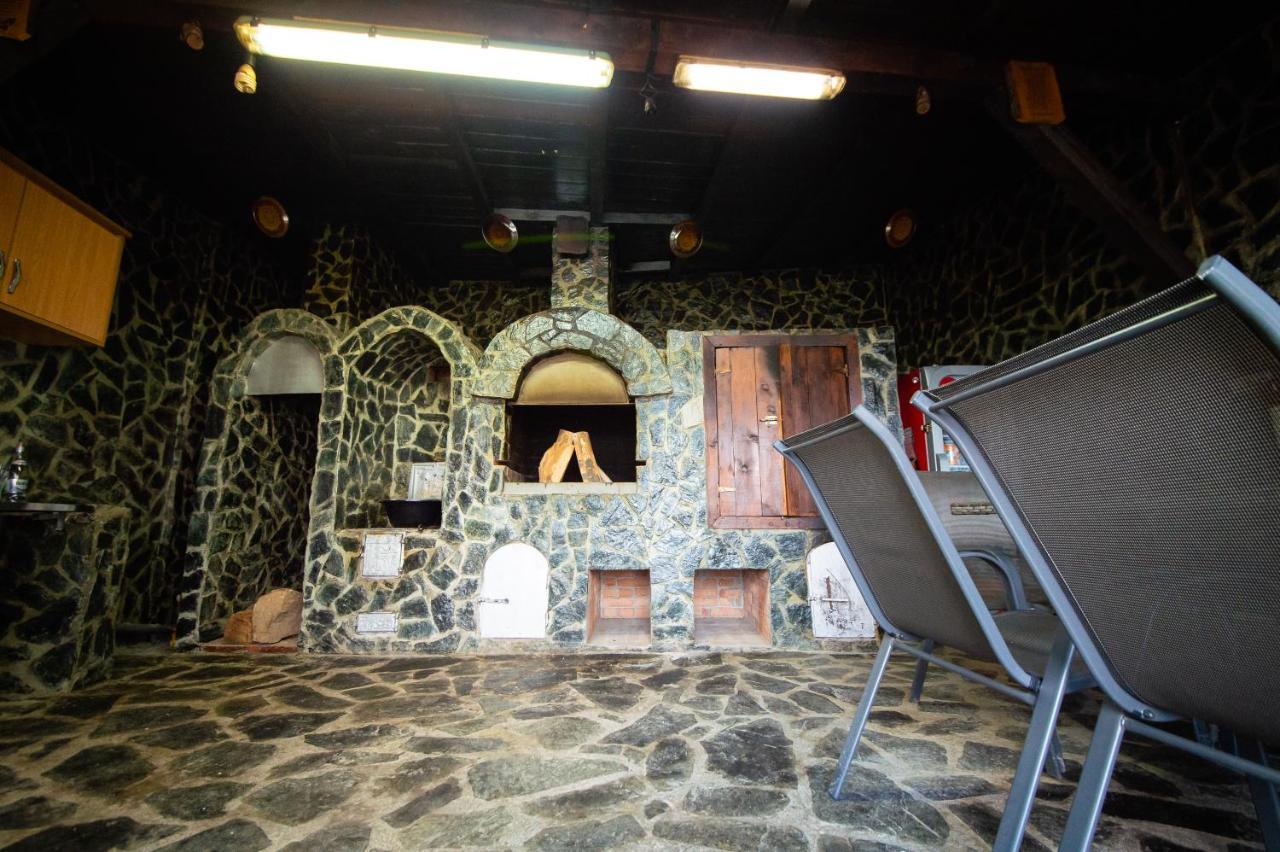 Casa Avram Villa Ramnicu Valcea Exterior photo